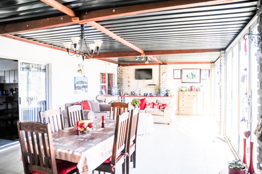 5 Bedroom Property for Sale in McDougall